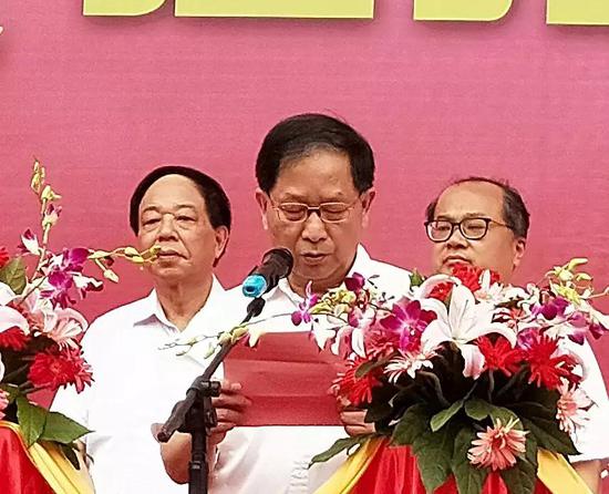 江蘇(sū)省自行車電(dian)動車協會理(li)事長陸金龍(lóng)先生