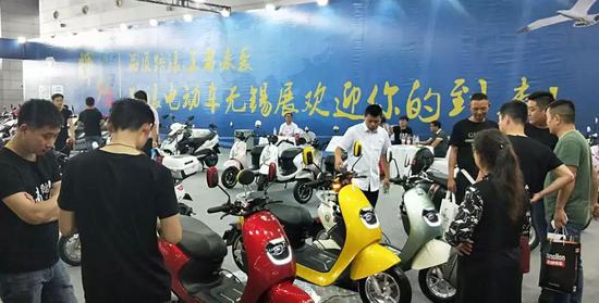 踏浪的高調(diao)：自主研發經(jīng)典款、爆款魅(mei)力無限！正弦(xian)波控制器、雙(shuāng)遙控防盜、LED高(gāo)亮大燈等技(jì)術細節，都是(shì)吸引客戶的(de)小亮點！