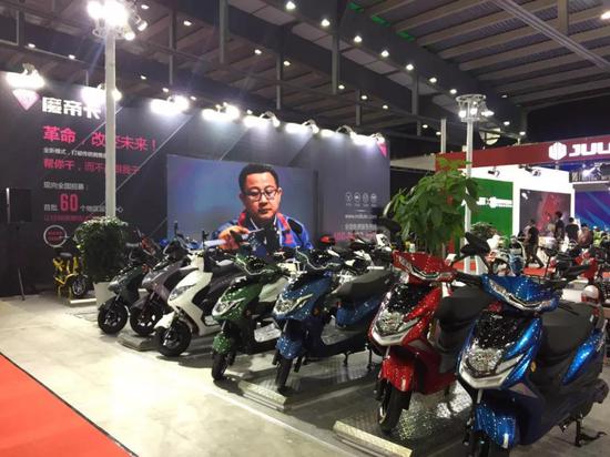 魔帝卡用(yong)科技革命改(gǎi)變未來！