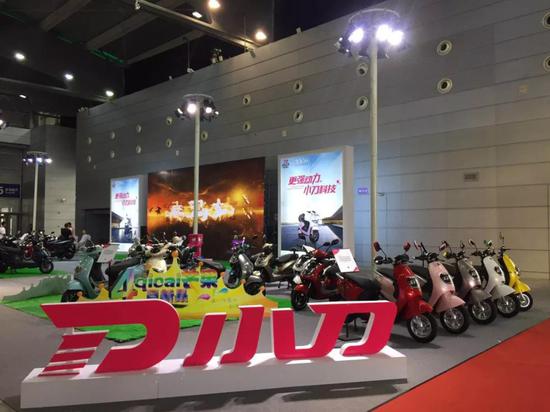 小刀(dao)展台動力秀(xiu)