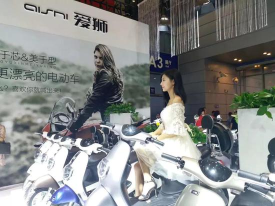 愛(ai)獅的展台、産(chǎn)品布局、美女(nǚ)模特都養眼(yan)！