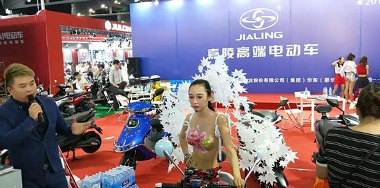 嘉陵(líng)高端電動車(chē)+美女！