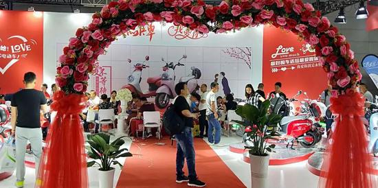 五星黑馬獨(dú)辟溪徑，“我愛(ài)你”新品類獲(huo)贊無數